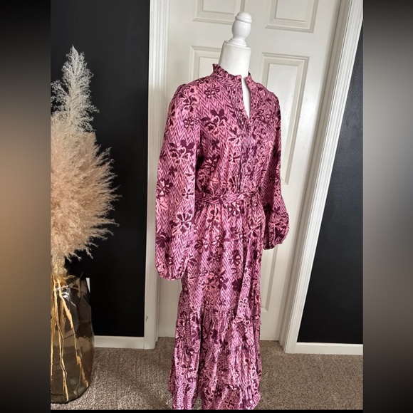 NWT Ryegrass Long Sleeve Belted Floral Maxi Dress
Size Small - Picture 4 of 12